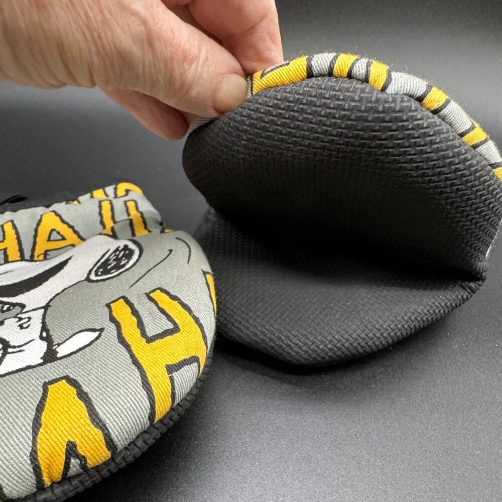 Peanuts Snoopy Dog Set of 2 Mini Kitchen Oven Mitts - Picture 3 of 6
